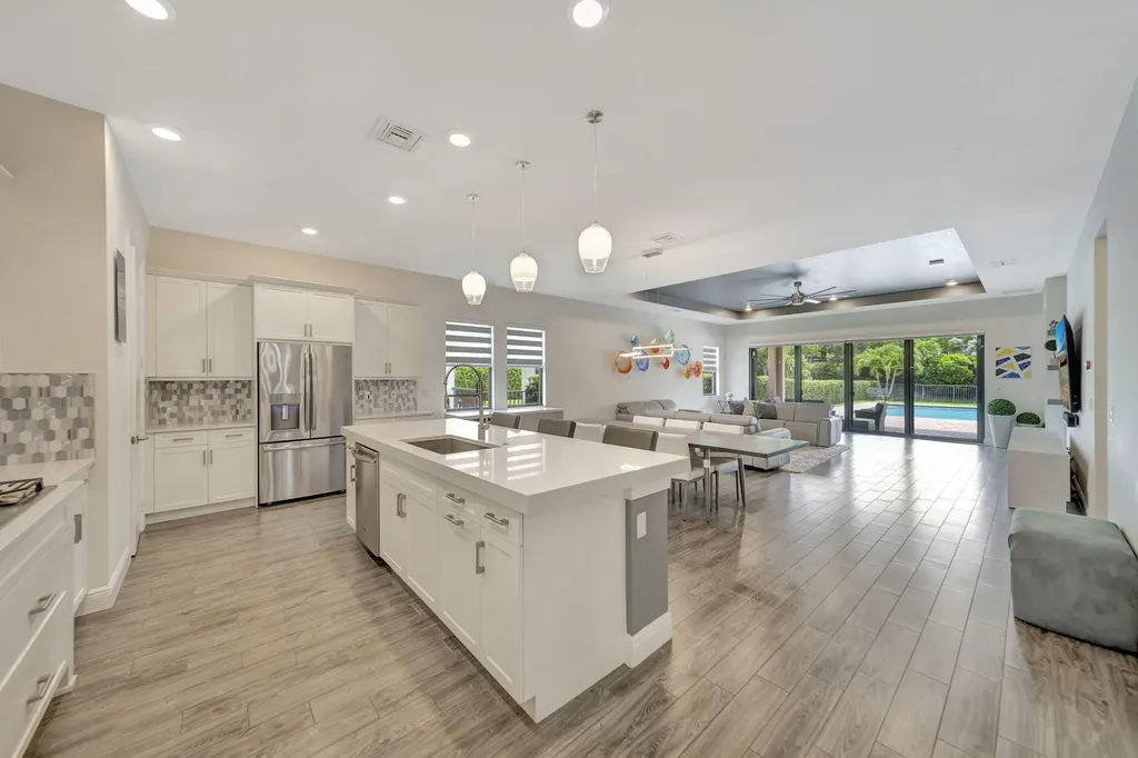 8720 E Baypoint Circle Parkland FL 33076