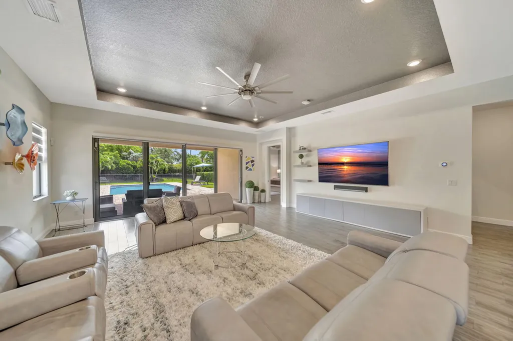 8720 E Baypoint Circle Parkland FL 33076
