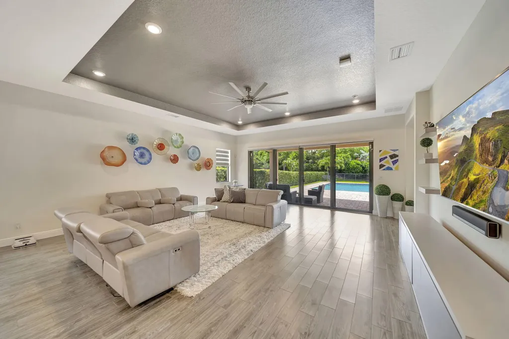 8720 E Baypoint Circle Parkland FL 33076