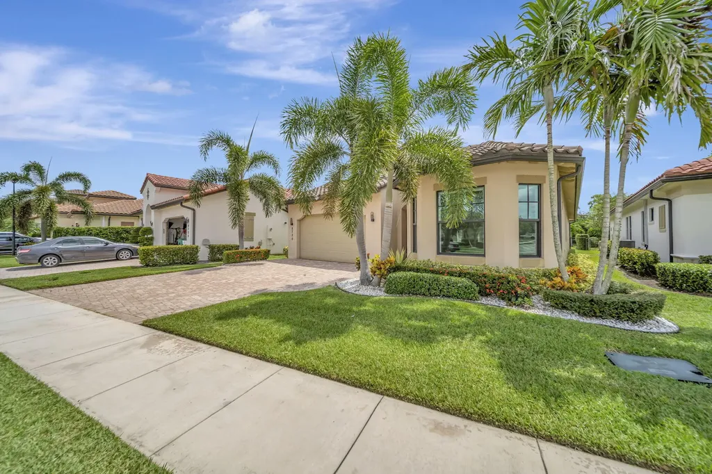 8720 E Baypoint Circle Parkland FL 33076