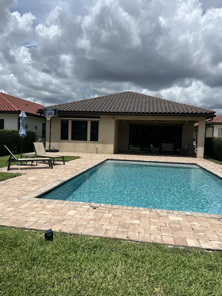 8720 E Baypoint Circle Parkland FL 33076