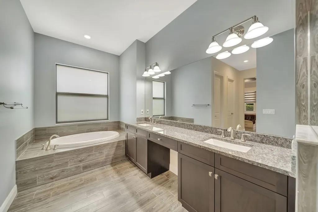8720 E Baypoint Circle Parkland FL 33076