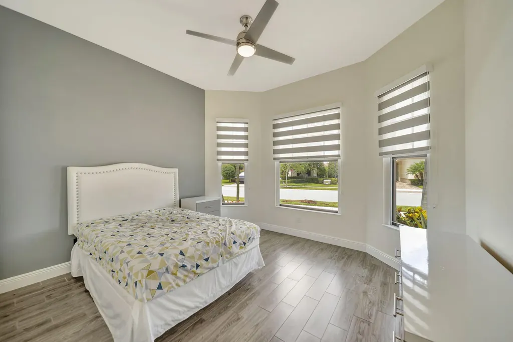 8720 E Baypoint Circle Parkland FL 33076