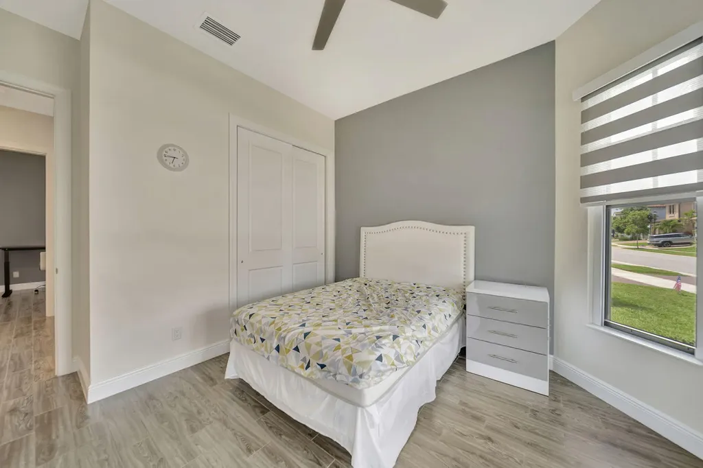 8720 E Baypoint Circle Parkland FL 33076