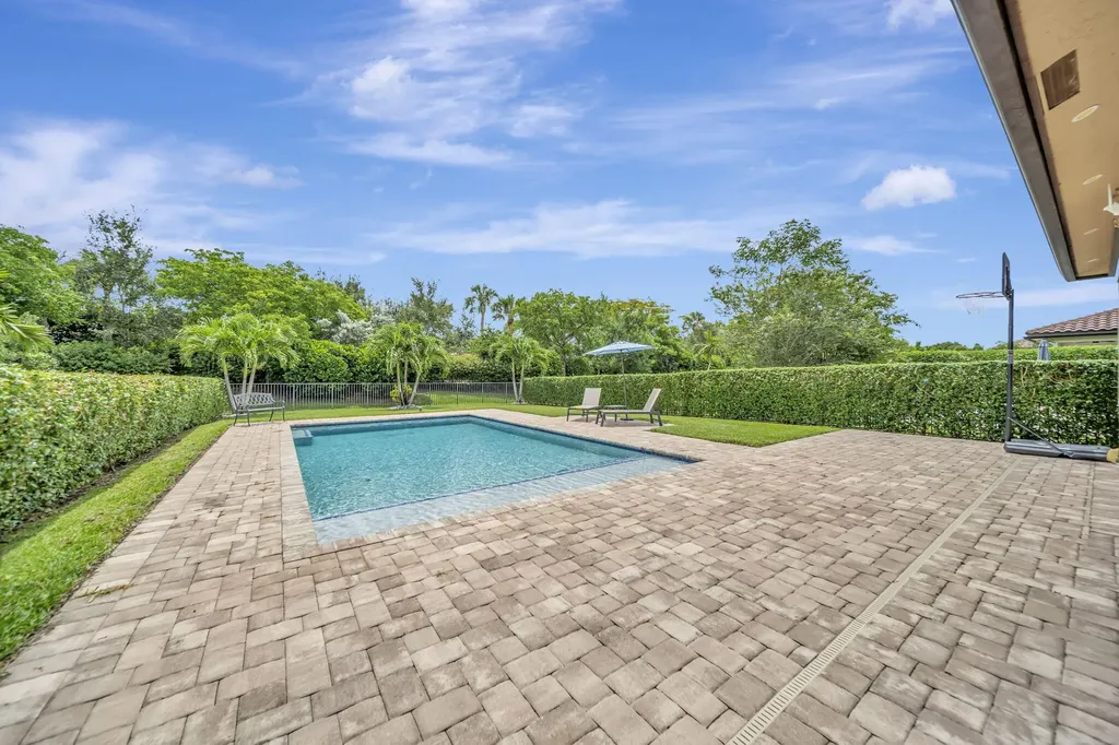 8720 E Baypoint Circle Parkland FL 33076