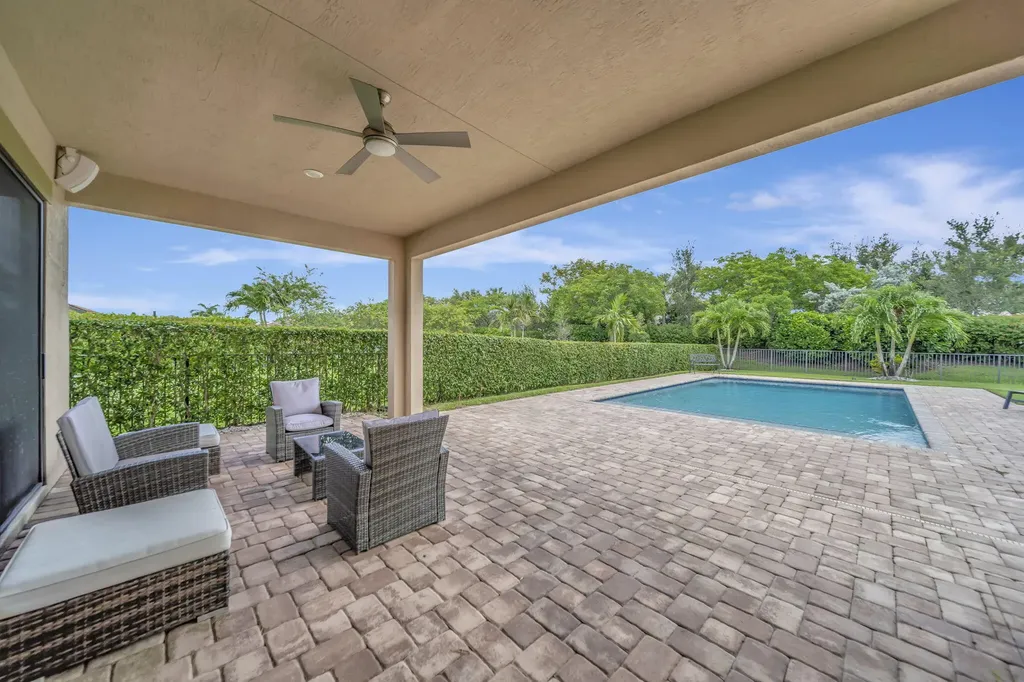 8720 E Baypoint Circle Parkland FL 33076