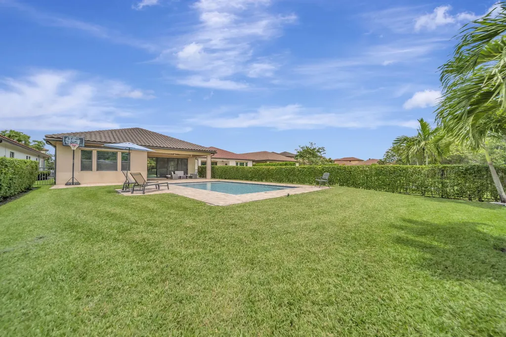 8720 E Baypoint Circle Parkland FL 33076