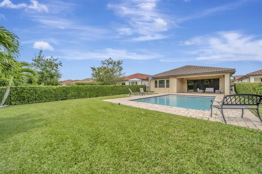 8720 E Baypoint Circle Parkland FL 33076