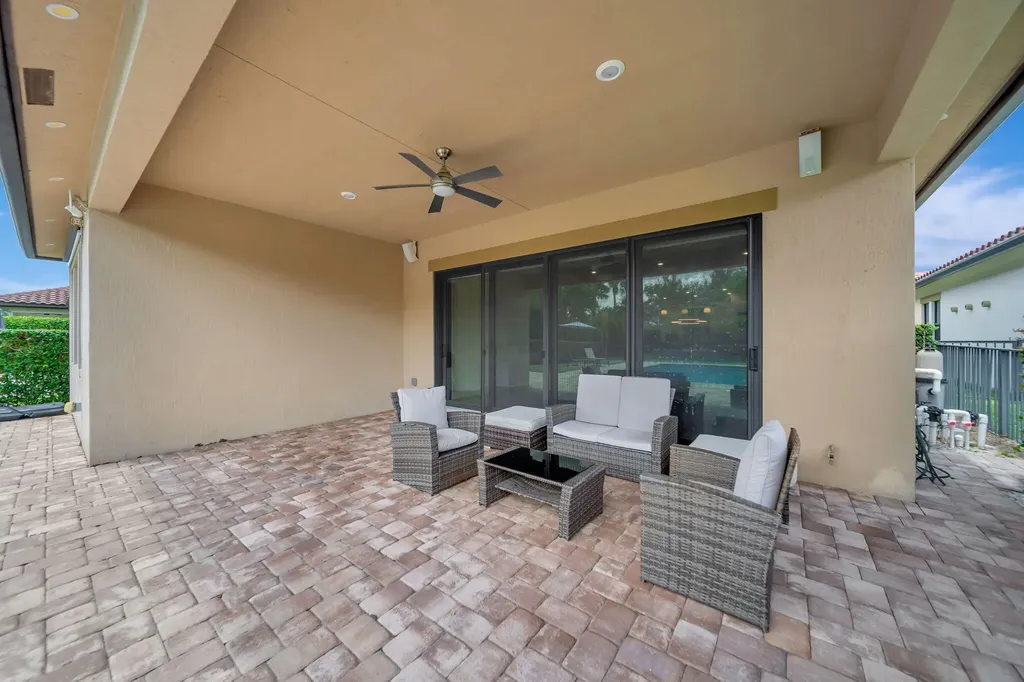 8720 E Baypoint Circle Parkland FL 33076