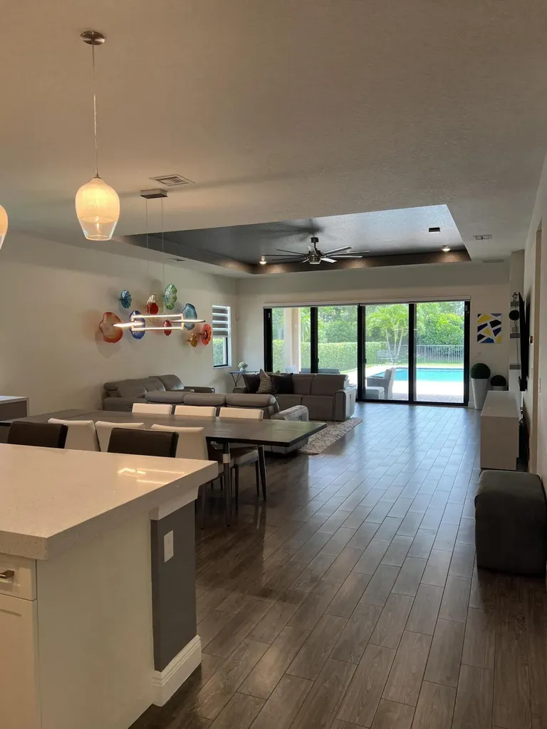 8720 E Baypoint Circle Parkland FL 33076