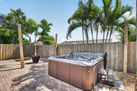294 NW 42nd Way Deerfield Beach FL 33442