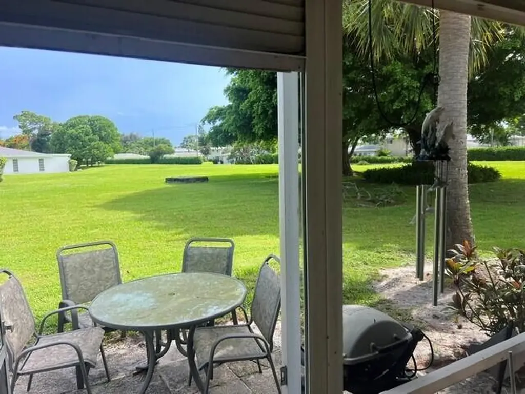 5452 Poppy Place Delray Beach FL 33484