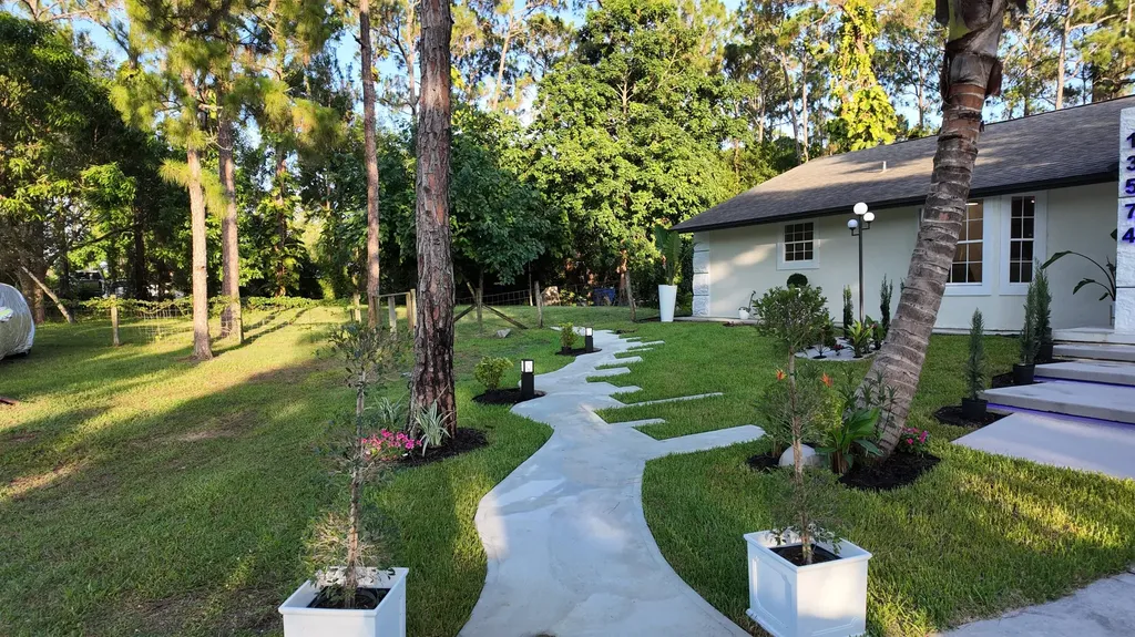 13574 59th Court N The Acreage FL 33411