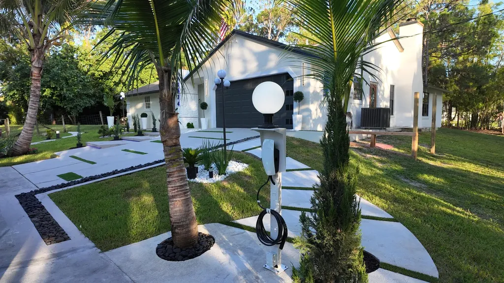 13574 59th Court N The Acreage FL 33411