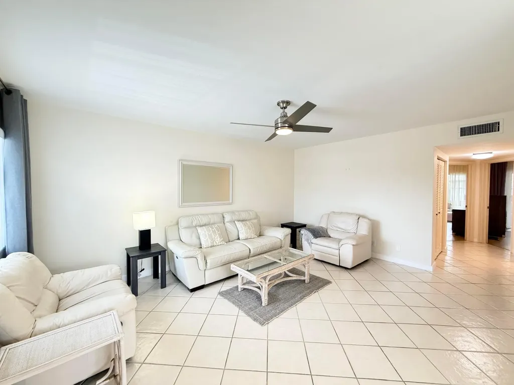 2880 Lake Osborne Drive Lake Worth Beach FL 33461
