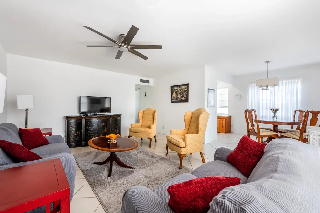 369 Capri H Delray Beach FL 33484