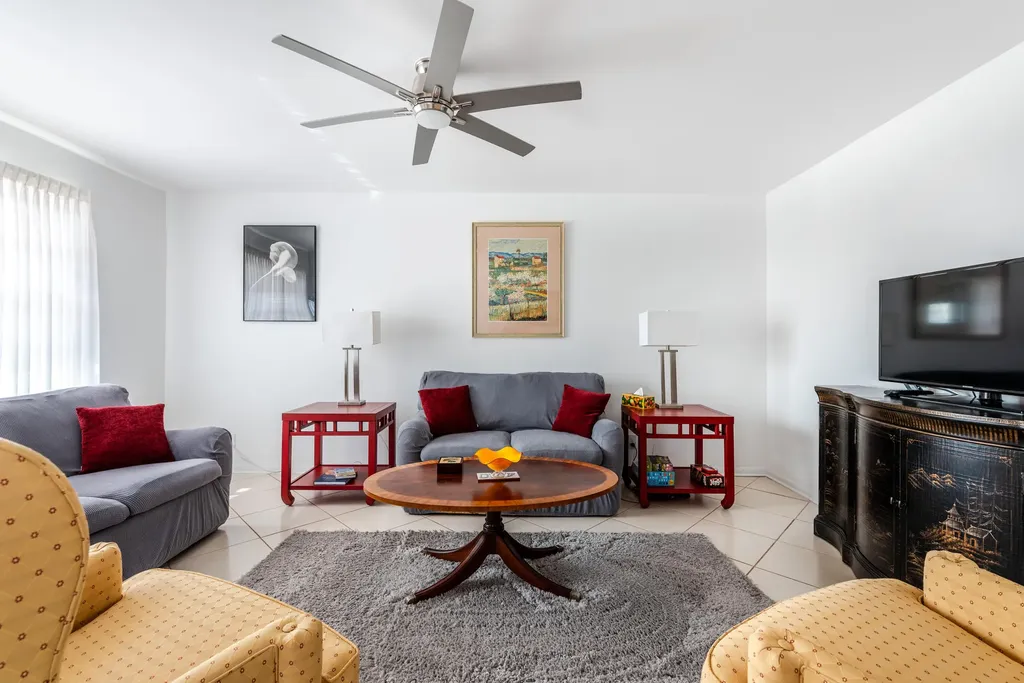 369 Capri H Delray Beach FL 33484