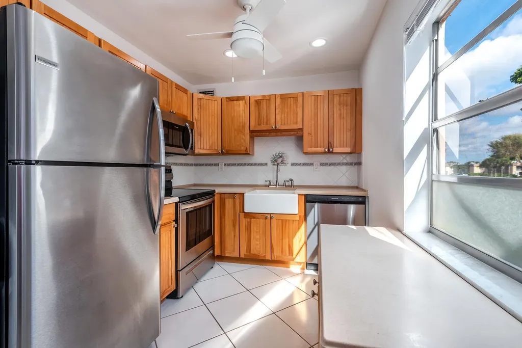 369 Capri H Delray Beach FL 33484