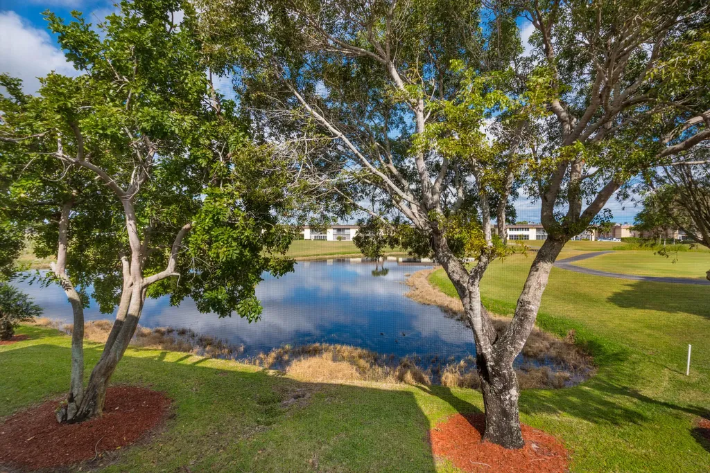 369 Capri H Delray Beach FL 33484