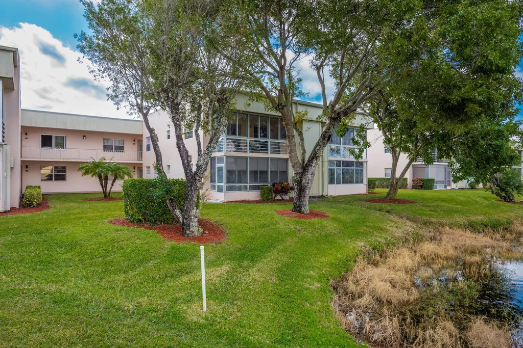 369 Capri H Delray Beach FL 33484