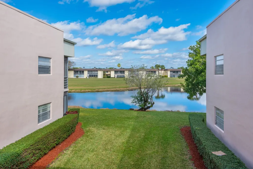369 Capri H Delray Beach FL 33484