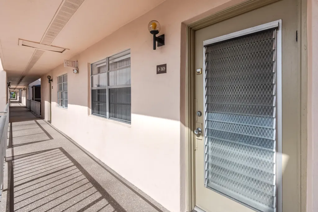 369 Capri H Delray Beach FL 33484