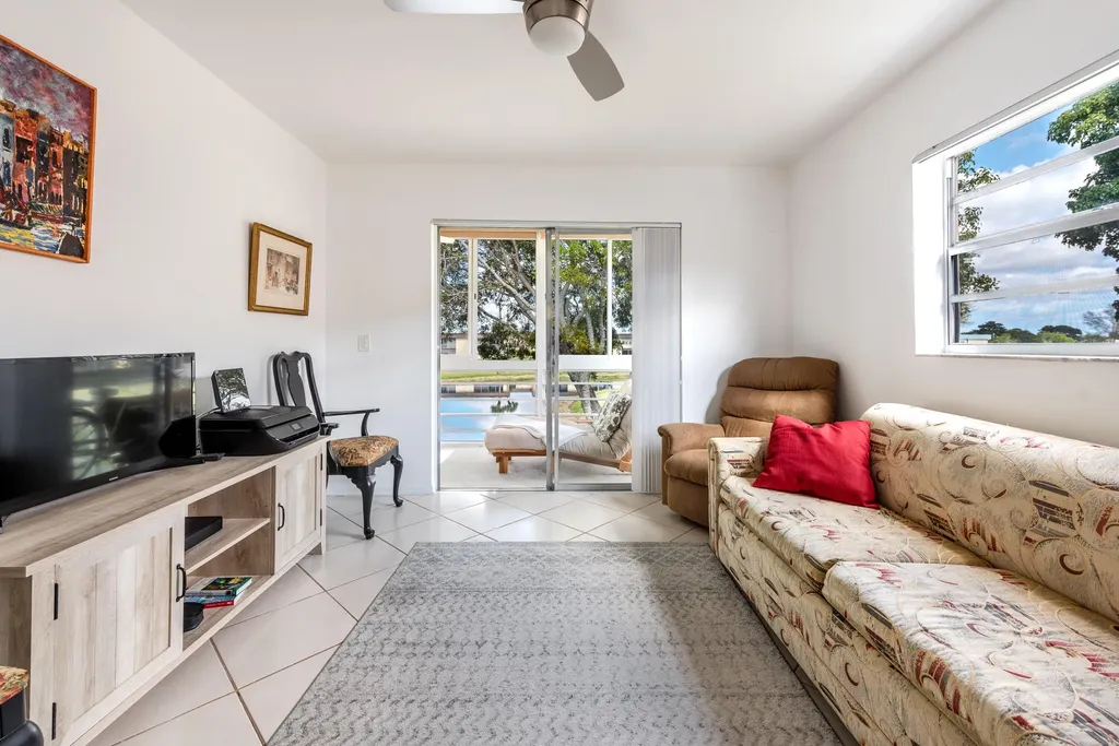 369 Capri H Delray Beach FL 33484