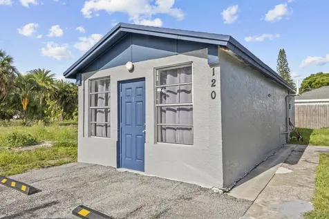 120 Pleasant Place Palm Springs FL 33461