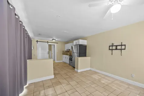 120 Pleasant Place Palm Springs FL 33461