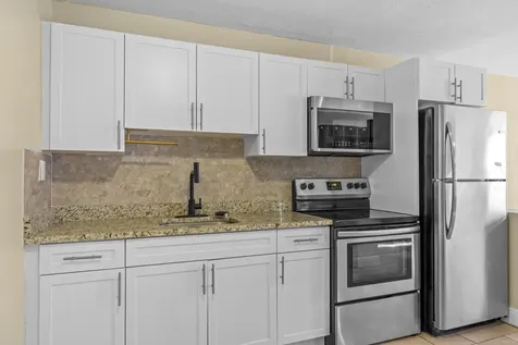 120 Pleasant Place Palm Springs FL 33461