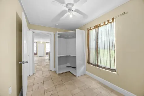 120 Pleasant Place Palm Springs FL 33461