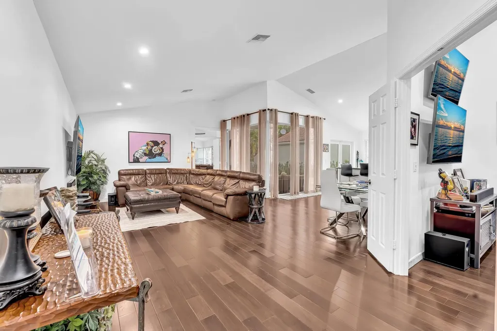 6207 La Vida Terrace Boca Raton FL 33433
