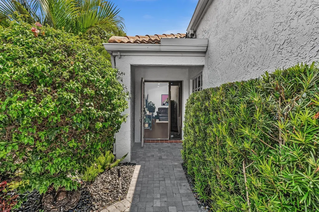 6207 La Vida Terrace Boca Raton FL 33433