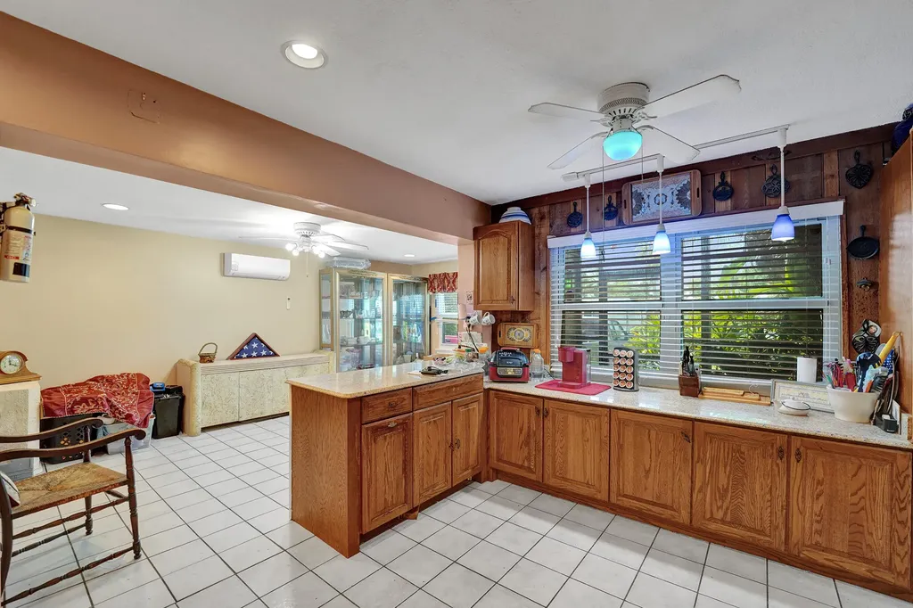 2740 SW 46th Court Dania Beach FL 33312
