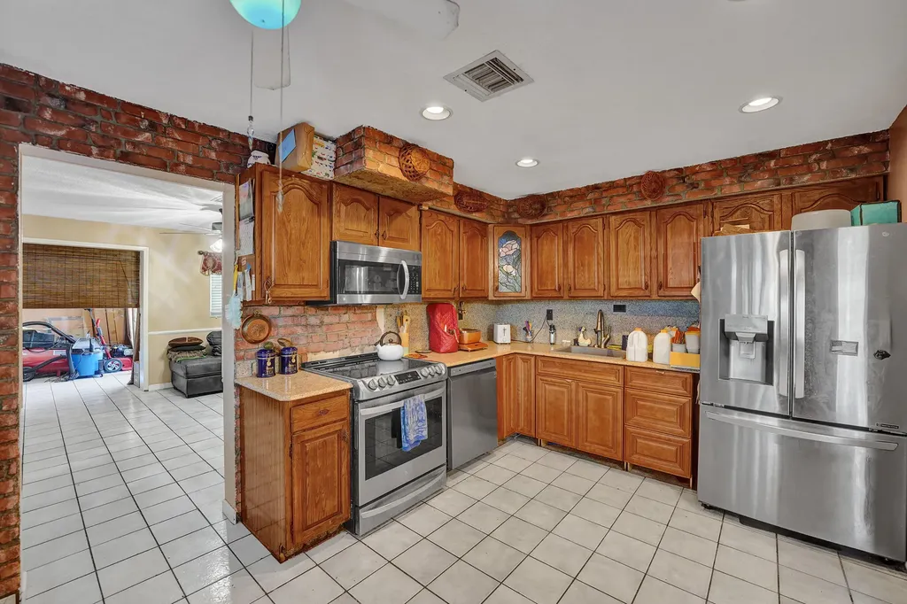 2740 SW 46th Court Dania Beach FL 33312