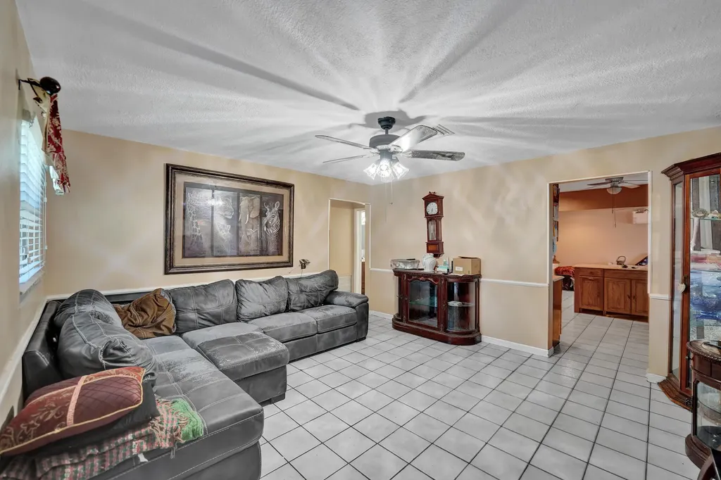 2740 SW 46th Court Dania Beach FL 33312