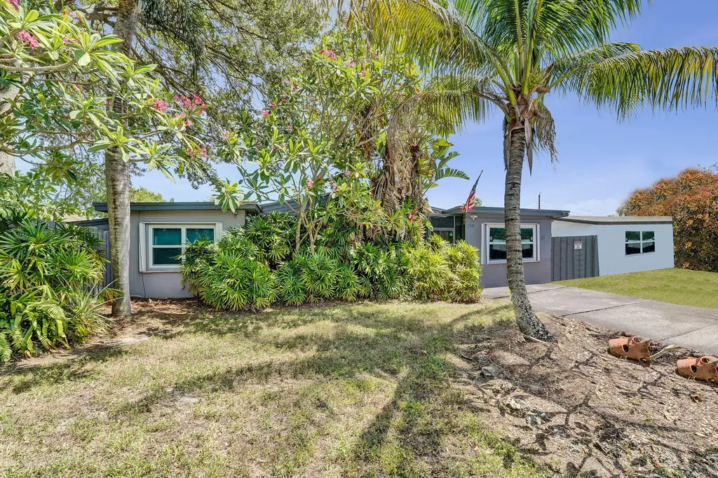 2740 SW 46th Court Dania Beach FL 33312