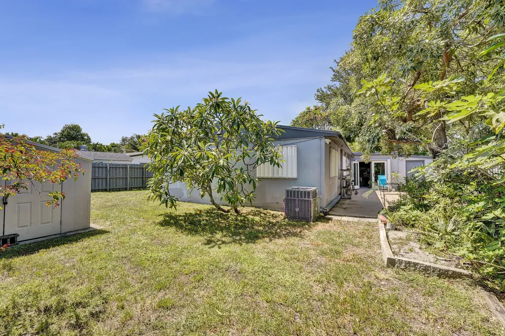 2740 SW 46th Court Dania Beach FL 33312