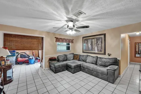2740 SW 46th Court Dania Beach FL 33312