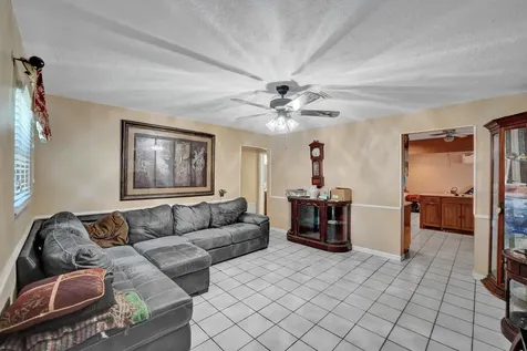 2740 SW 46th Court Dania Beach FL 33312