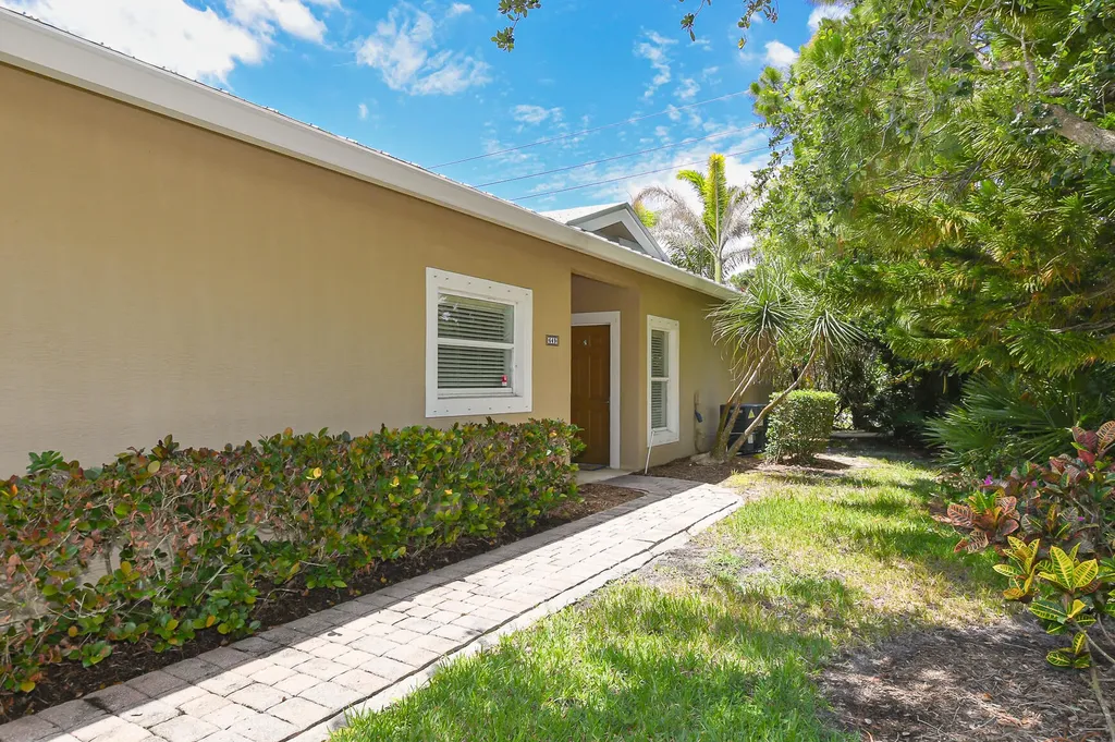 649 NE Bent Paddle Lane Port St Lucie FL 34983