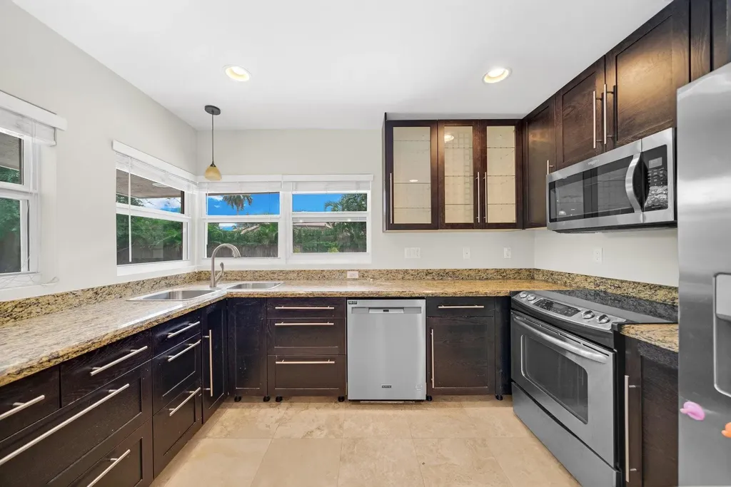 4021 Bayview Drive Fort Lauderdale FL 33308