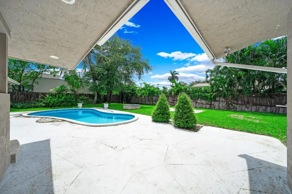 4021 Bayview Drive Fort Lauderdale FL 33308