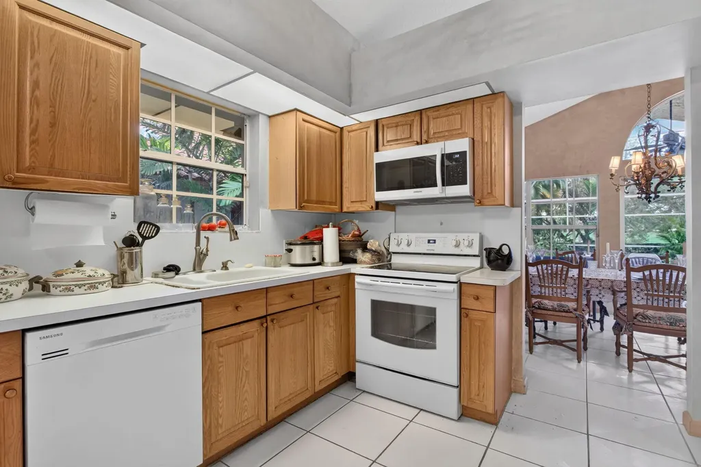 526 Misty Oaks Drive Pompano Beach FL 33069