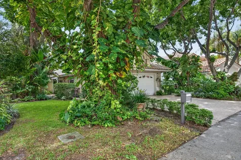 526 Misty Oaks Drive Pompano Beach FL 33069