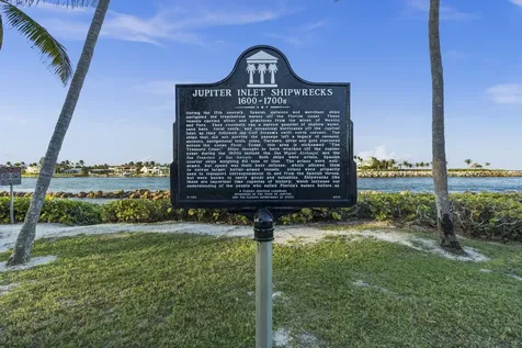 48 Live Oak Circle Jupiter FL 33469