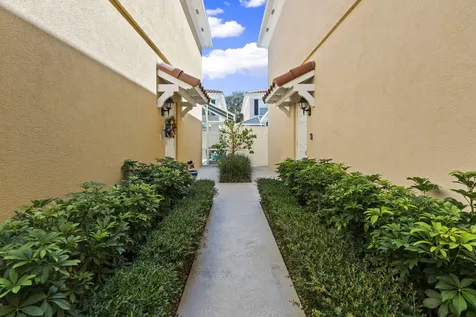 48 Live Oak Circle Jupiter FL 33469