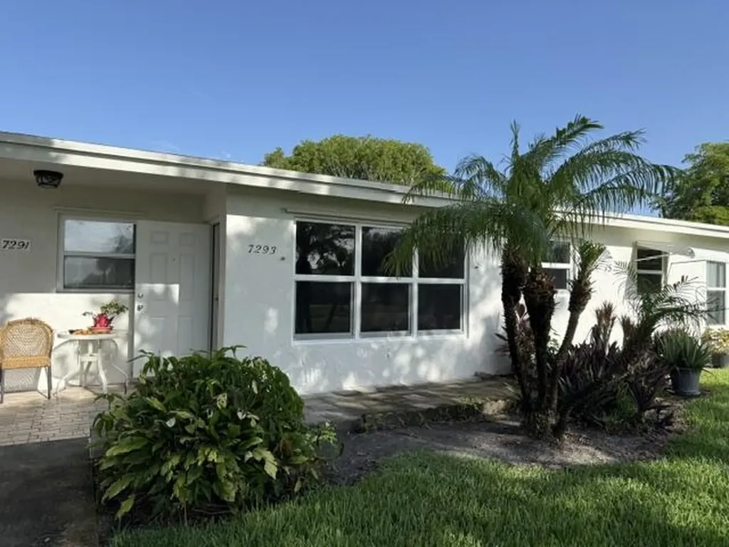 7293 W Oakridge Circle Lake Worth FL 33462