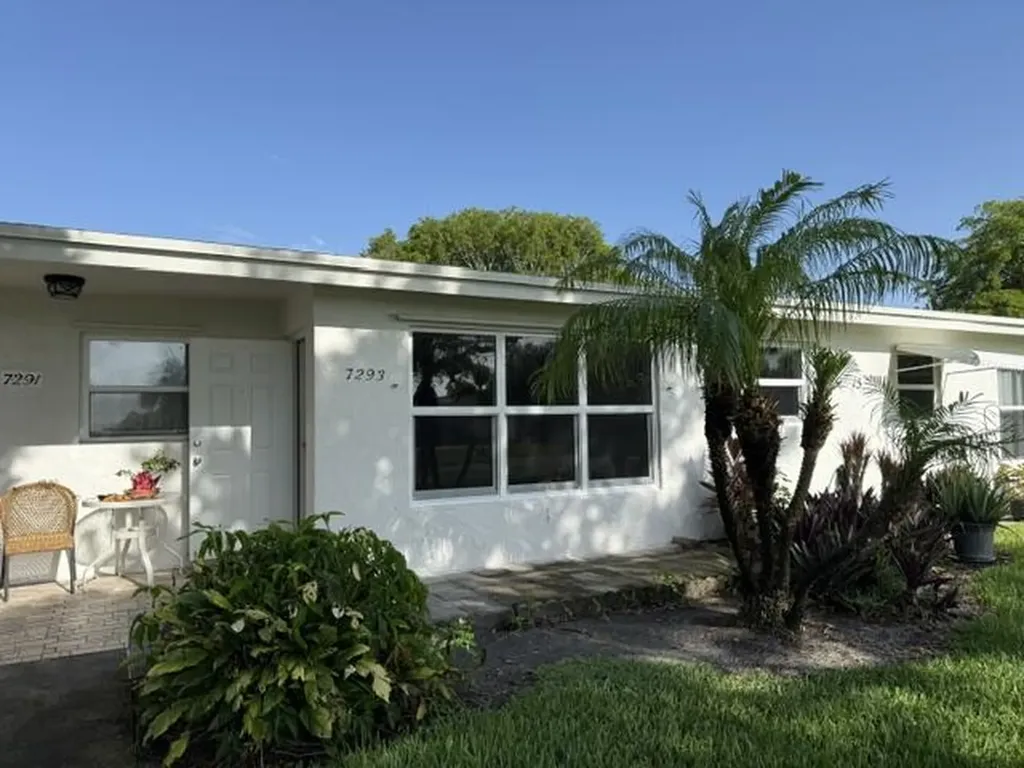 7293 W Oakridge Circle Lake Worth FL 33462