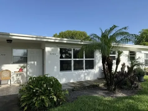 7293 W Oakridge Circle Lake Worth FL 33462